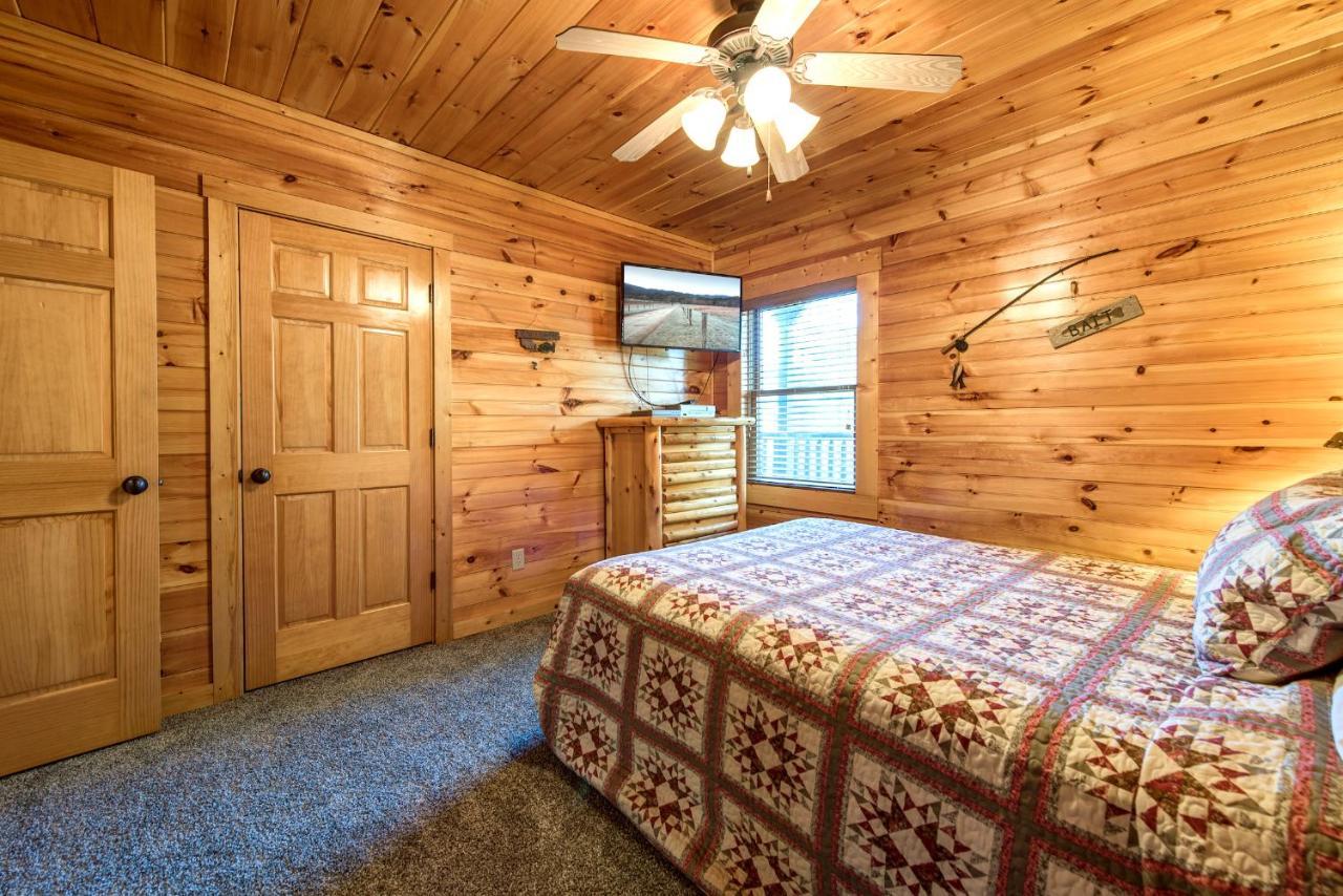 Hemlock Manor, 3 Bedrooms, Sleeps 10, Wifi, Game Room, Hot Tub, Fireplace Gatlinburg Exterior photo